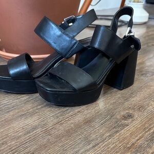 Urban outfitter  platform sandal good condition